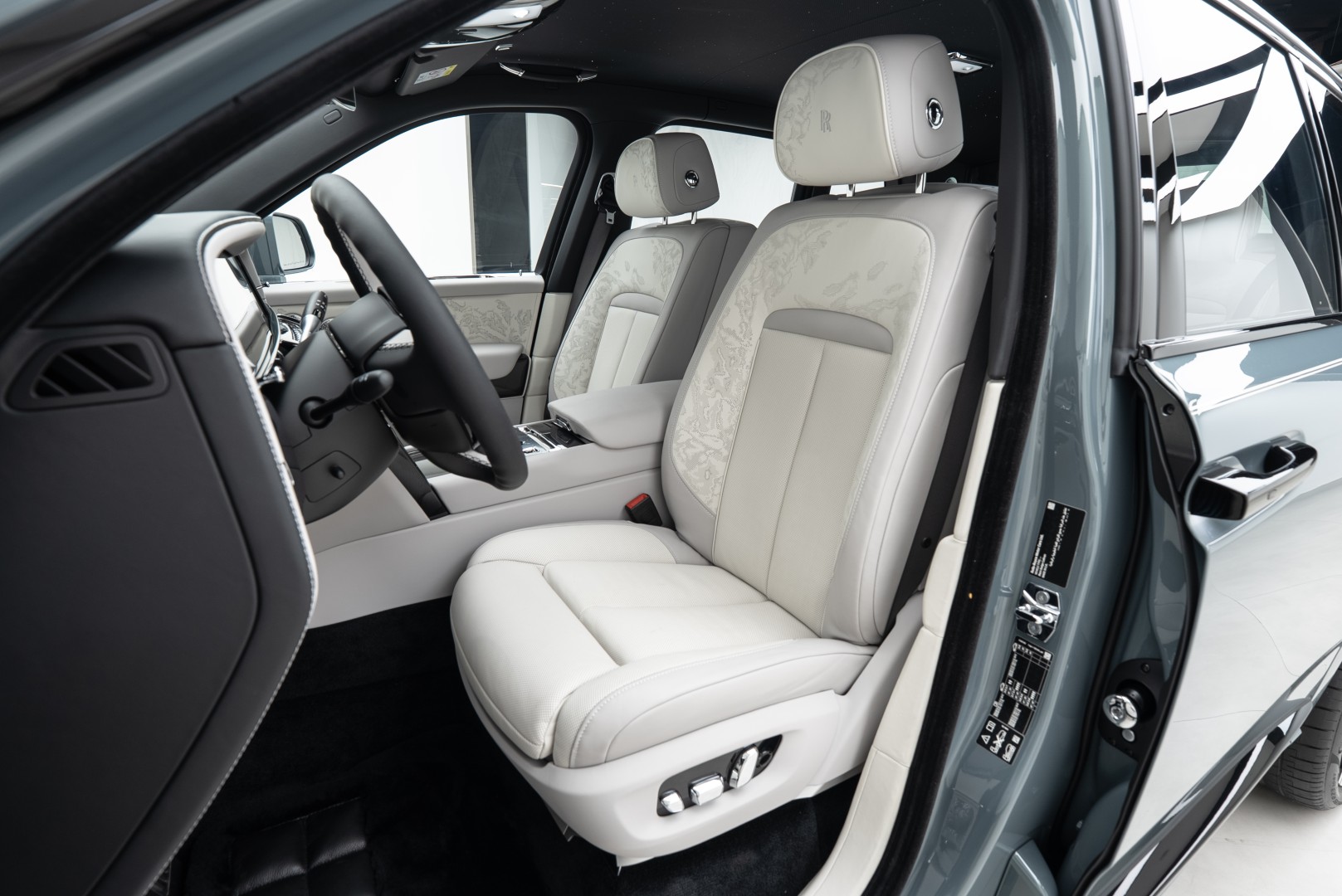 2026 ROLLS ROYCE CULLINAN | BLACK BADGE | GCC | MAIN DEALER WARRANTY SERVICE